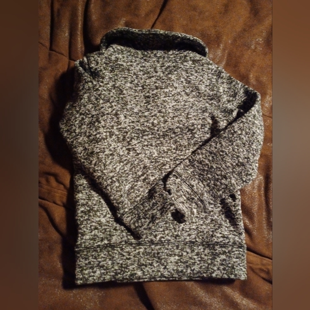 Sonoma sweater size 4 BOYS. - Picture 2 of 3